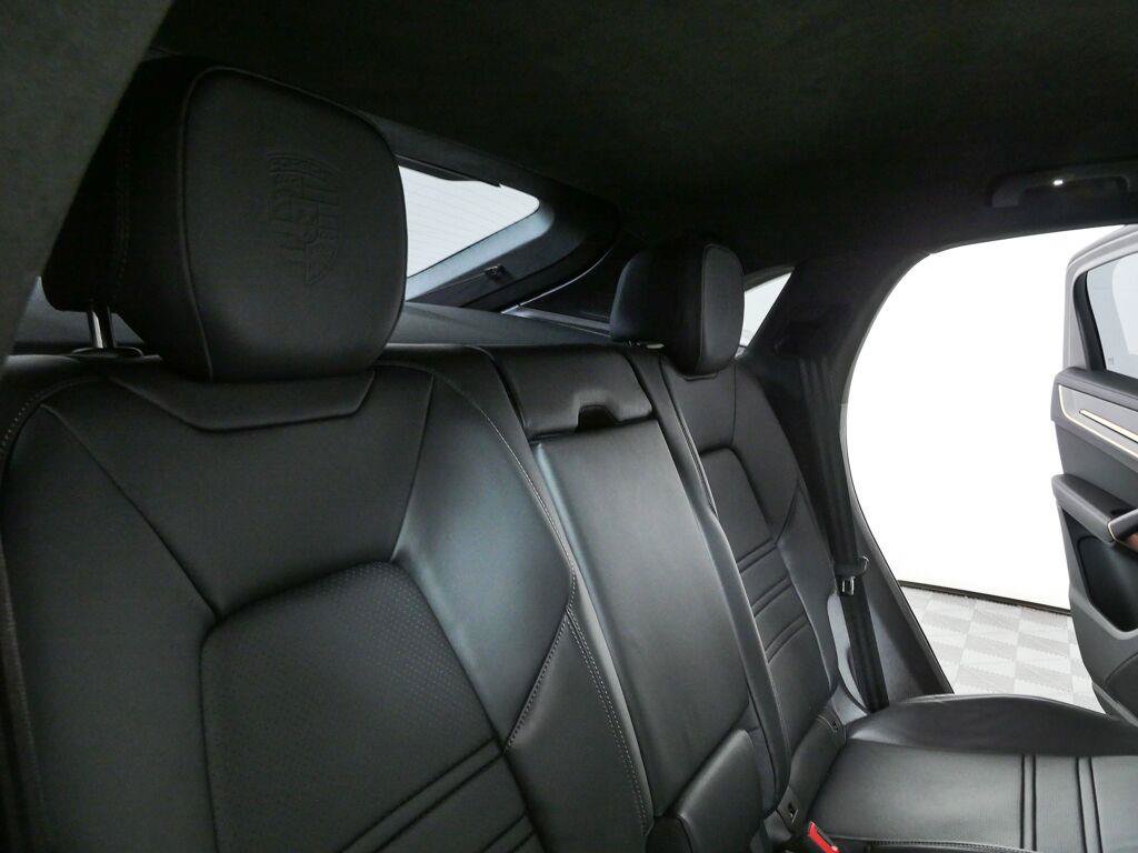 Certified 2024 Porsche Cayenne Turbo GT AWD/4WD image 23