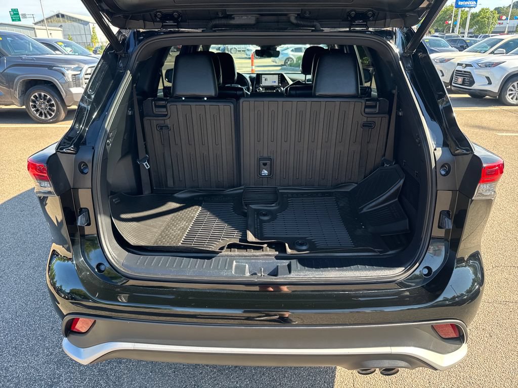 Used 2022 Toyota Highlander XSE AWD/4WD image 7