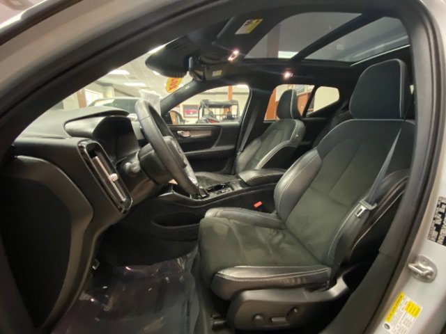 Used 2022 Volvo XC40 T5 R-Design AWD/4WD image 10