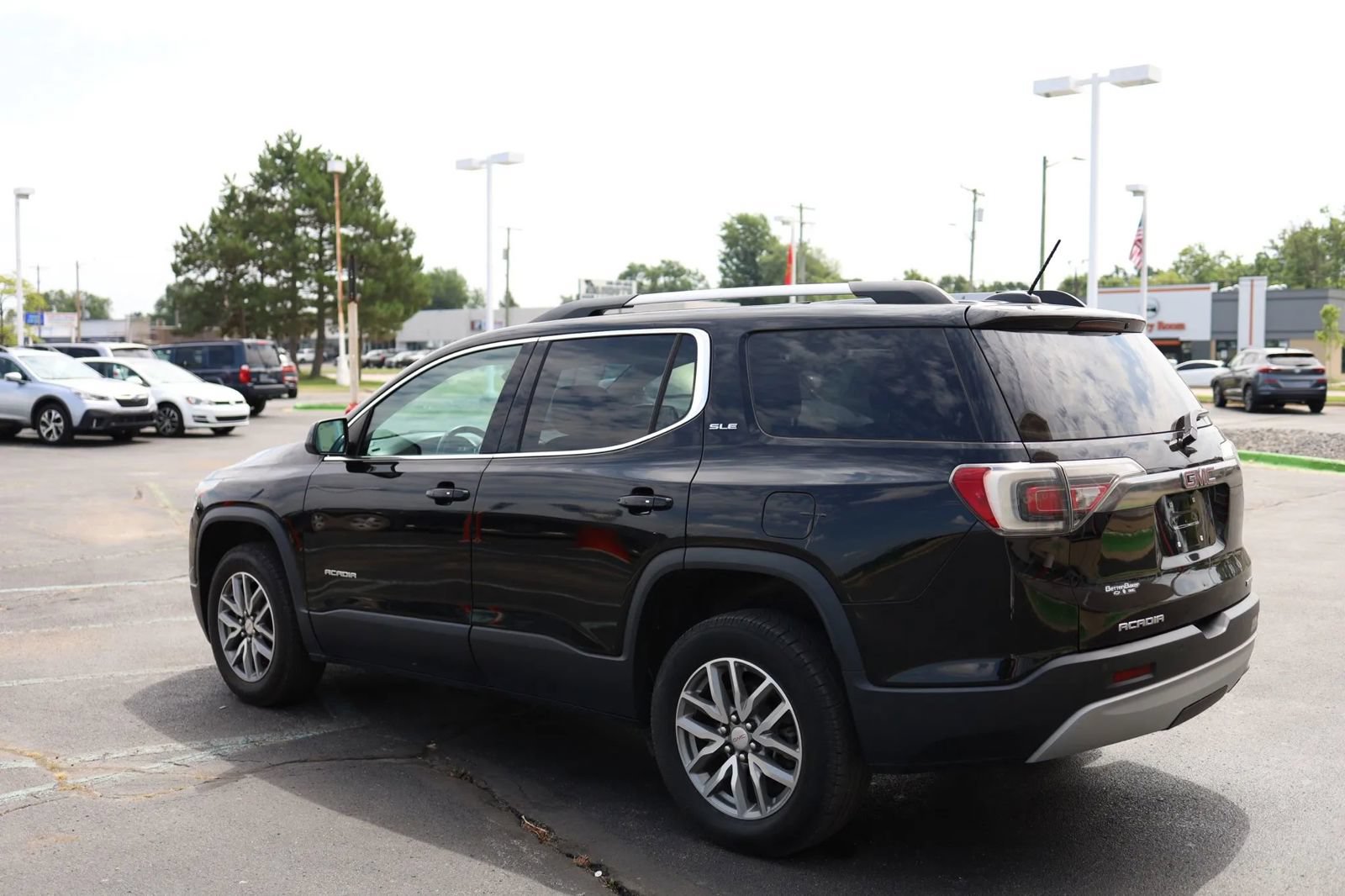 Used 2018 GMC Acadia SLE w/ LPO, Black Accent Package AWD/4WD image 7