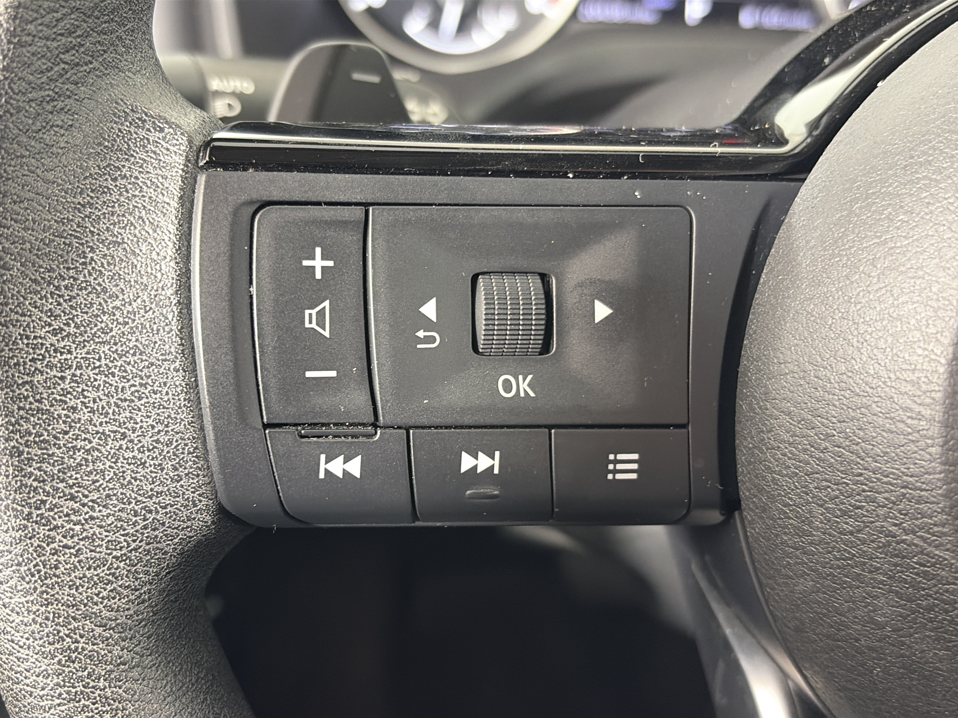 Certified 2023 Nissan Rogue SV AWD/4WD image 32