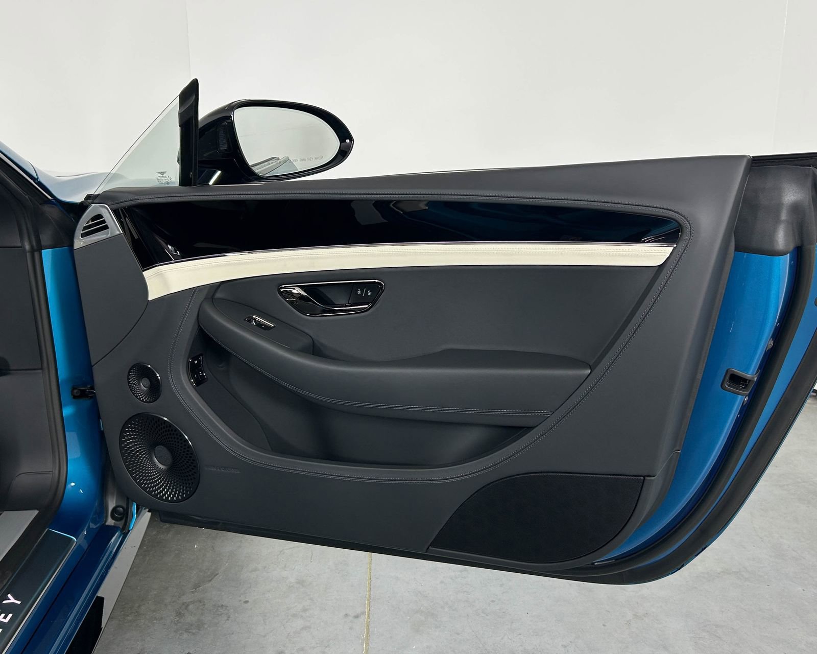 New 2026 Bentley Continental GTC AWD/4WD image 31