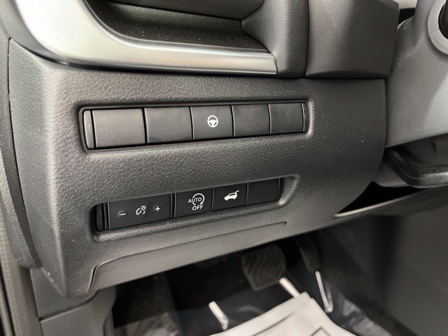 Certified 2026 Nissan Rogue SV FWD image 30
