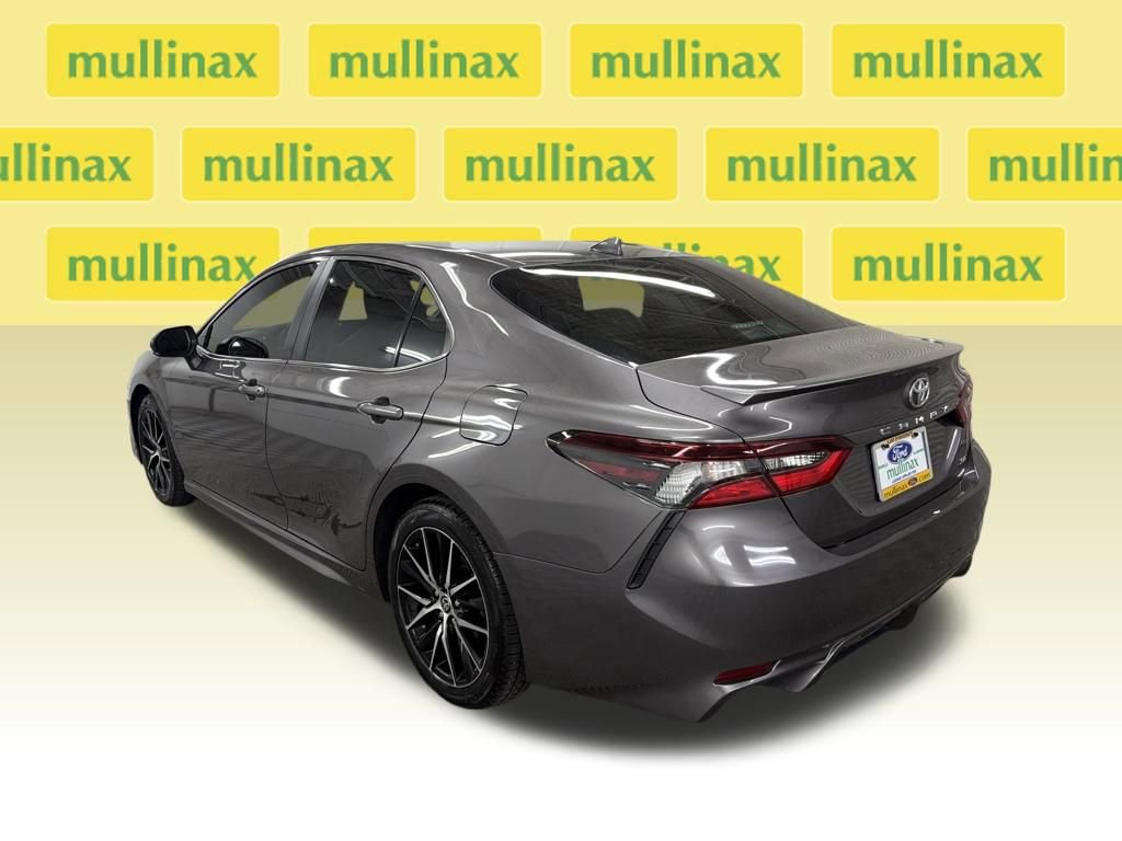 Used 2023 Toyota Camry SE image 10