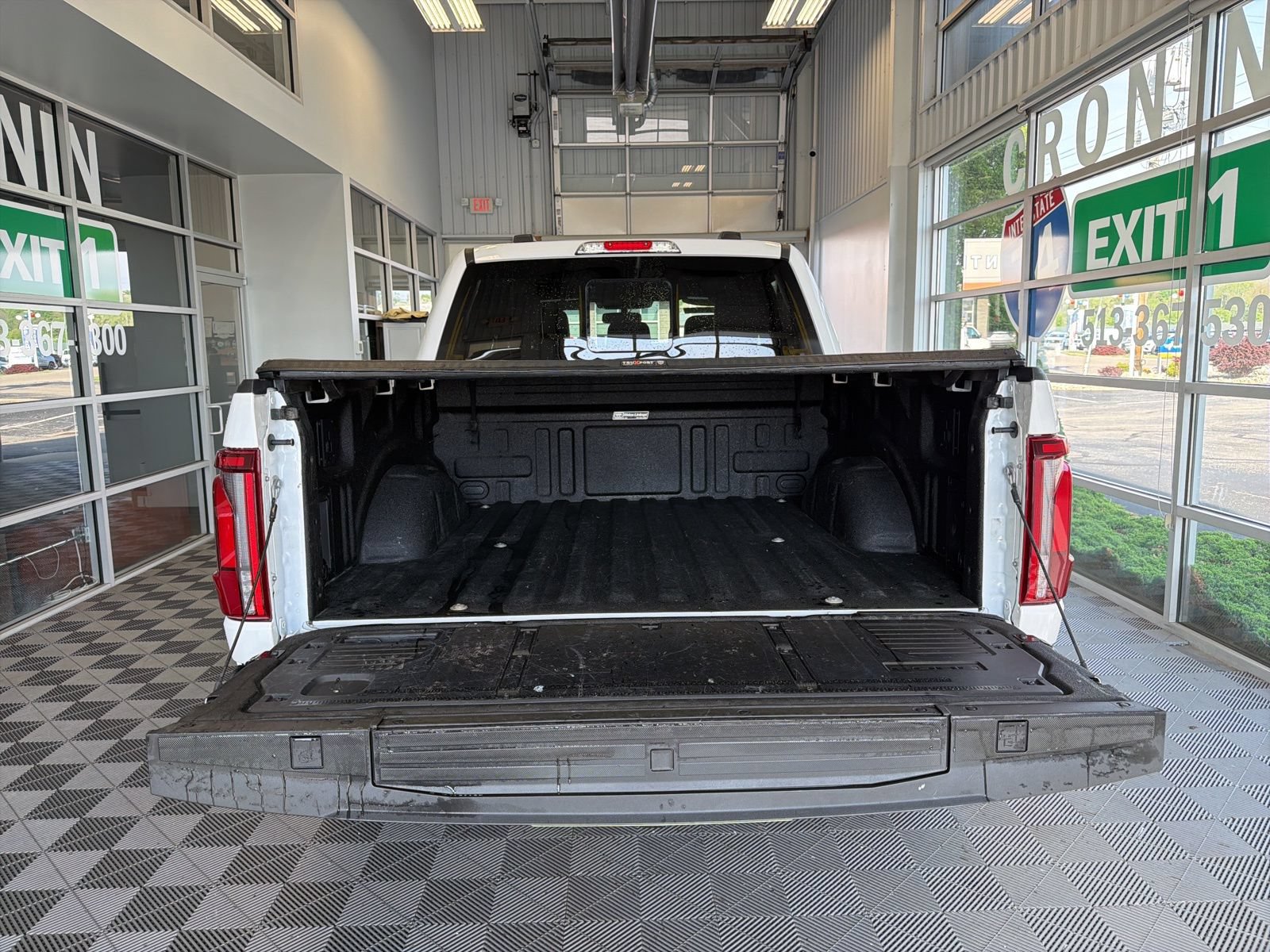 Used 2024 Ford F150 Lariat w/ Bed Utility Package AWD/4WD image 9