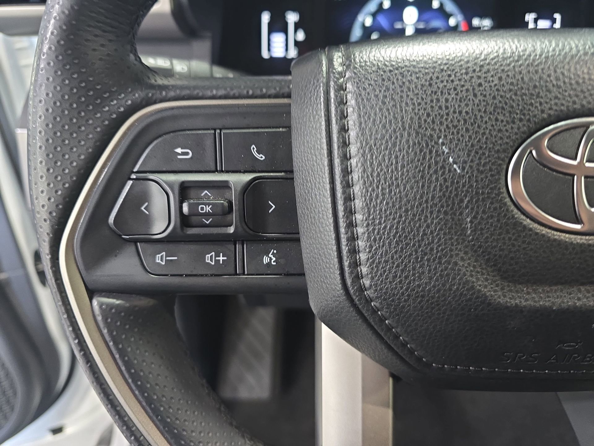 Used 2025 Toyota 4Runner SR5 AWD/4WD image 16