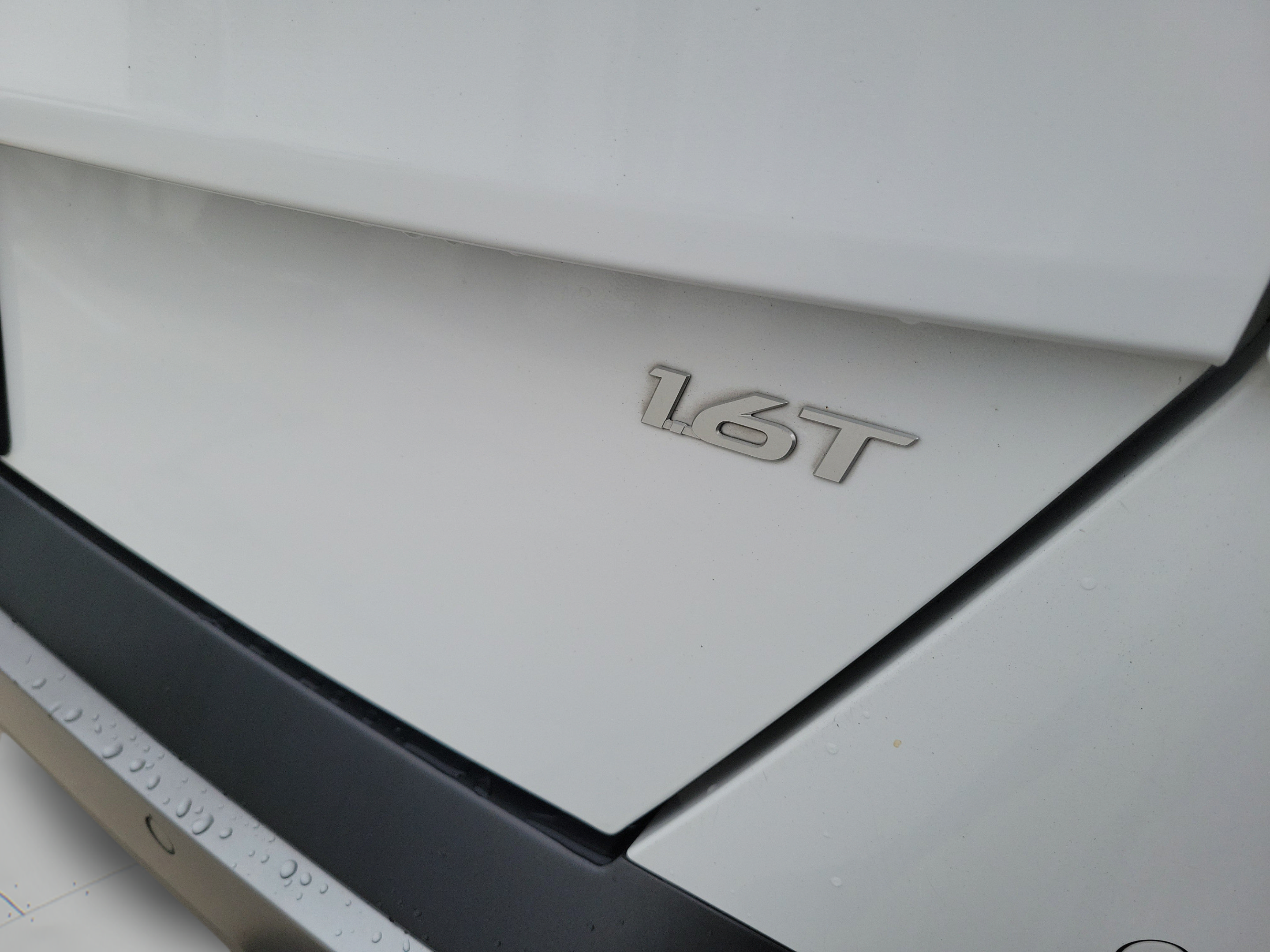 Used 2024 Hyundai Kona Limited FWD image 32