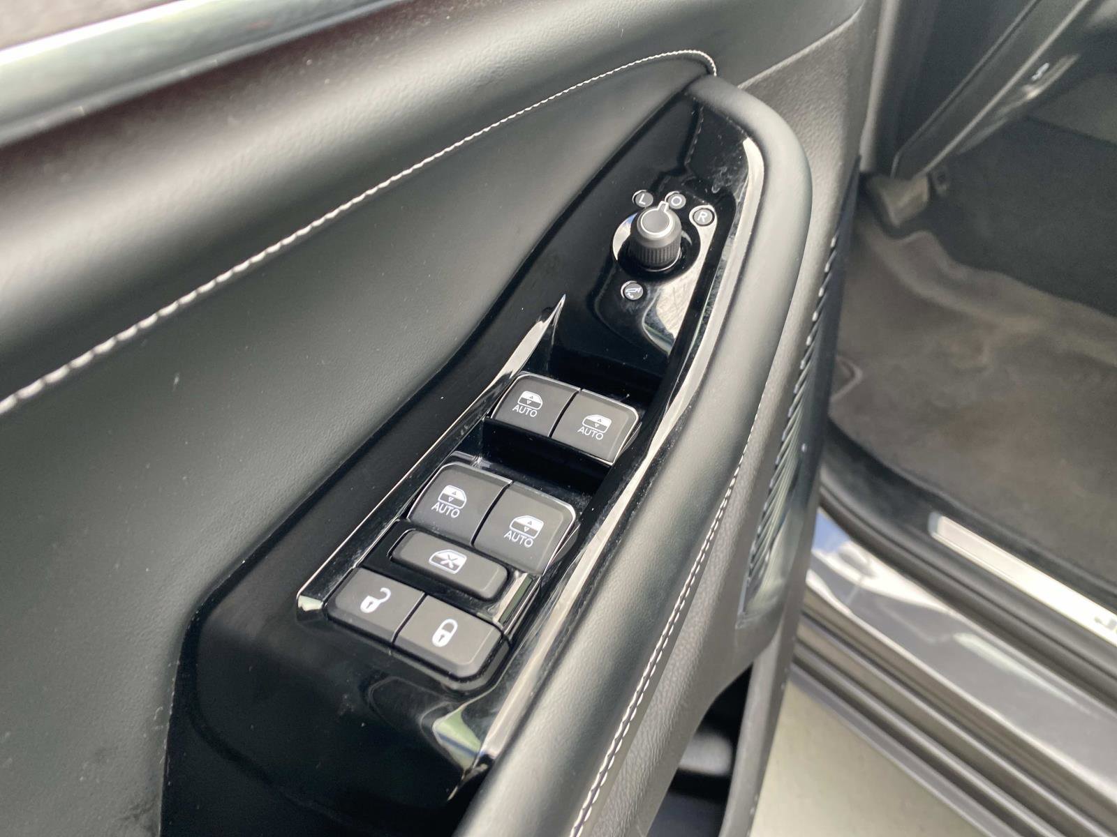 Used 2022 Jeep Grand Cherokee Overland w/ MOPAR Finishing Package image 20