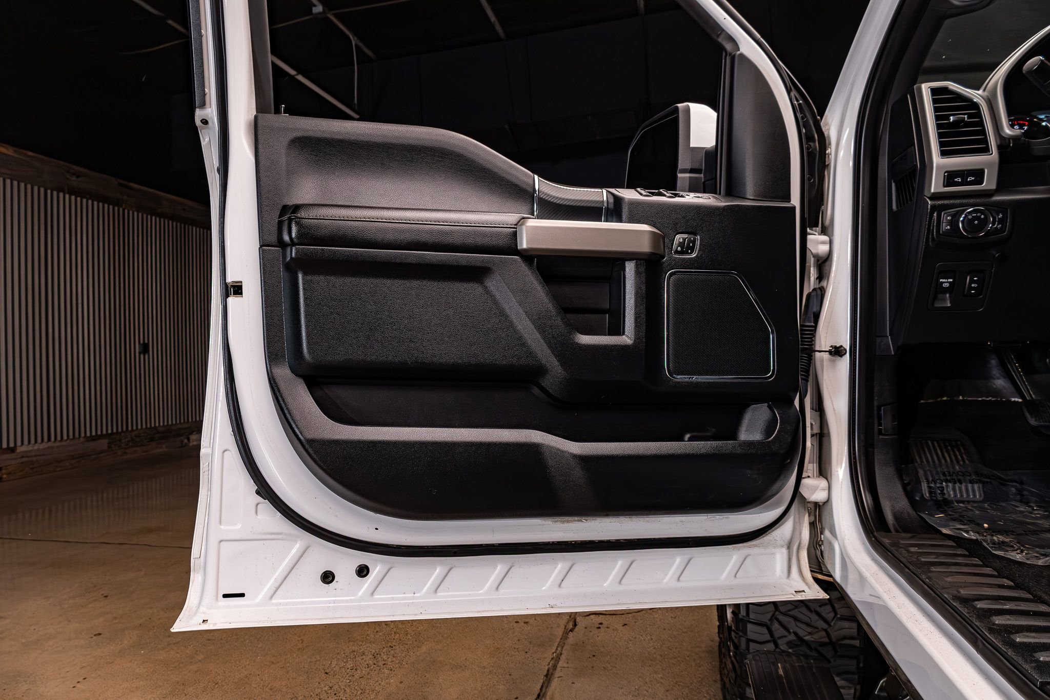 Used 2019 Ford F150 Lariat w/ Equipment Group 502A Luxury image 30