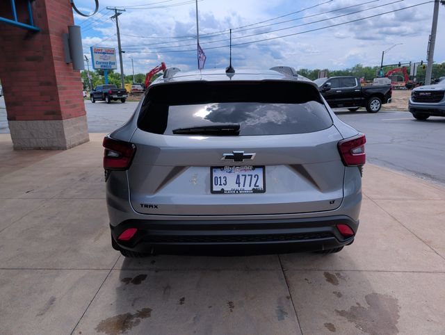 Used 2025 Chevrolet Trax LT FWD image 6