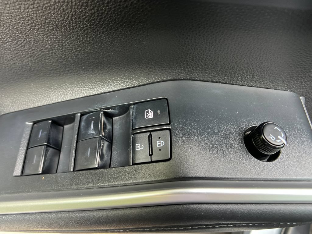Used 2022 Toyota Highlander XLE AWD/4WD image 13