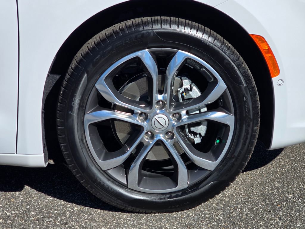 New 2026 Chrysler Pacifica Pinnacle image 15