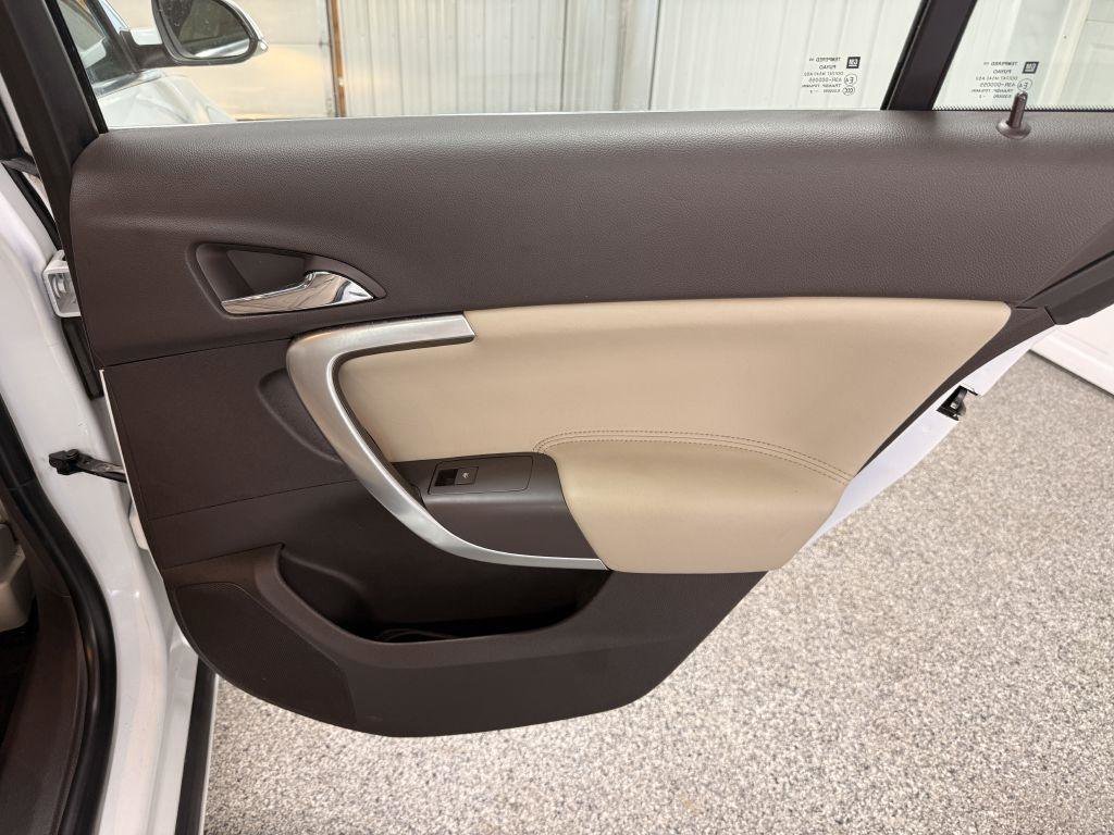 Used 2013 Buick Regal Premium image 30