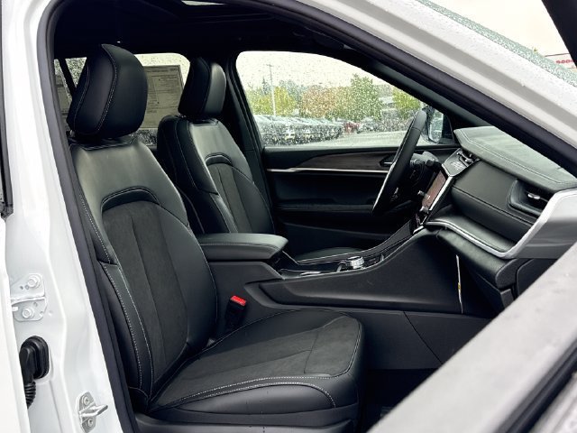New 2026 Jeep Grand Cherokee Altitude AWD/4WD image 27