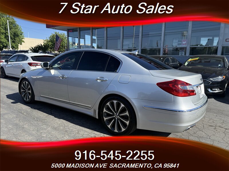 Used 2012 Hyundai Genesis 5.0 R-Spec RWD image 4
