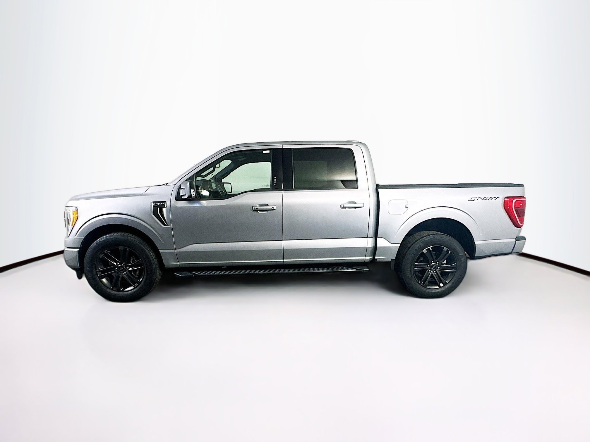 Used 2022 Ford F150 XLT w/ Equipment Group 302A High RWD image 4