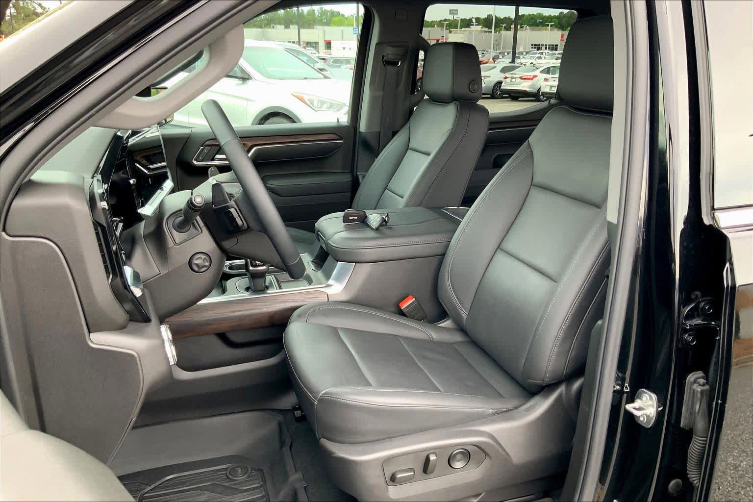 Used 2025 GMC Sierra 1500 SLT w/ SLT Premium Plus Package image 8