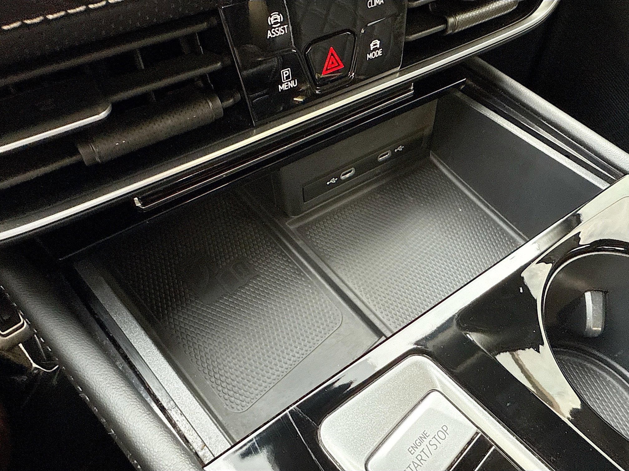 Used 2024 Volkswagen Atlas SEL Premium R-Line image 32