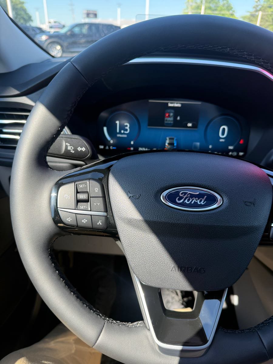 Used 2023 Ford Escape Platinum w/ Premium Technology Package AWD/4WD image 15