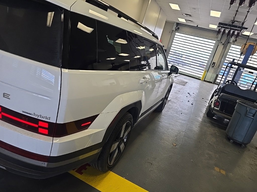 Used 2025 Hyundai Santa Fe Limited image 4