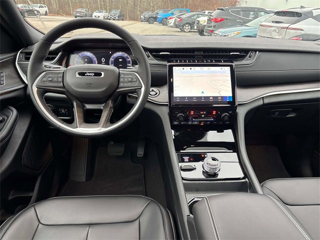 New 2025 Jeep Grand Cherokee L Limited image 9