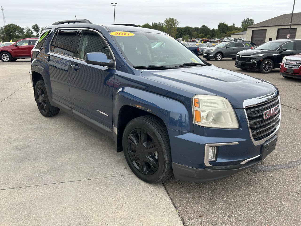 Used 2017 GMC Terrain SLE FWD image 3