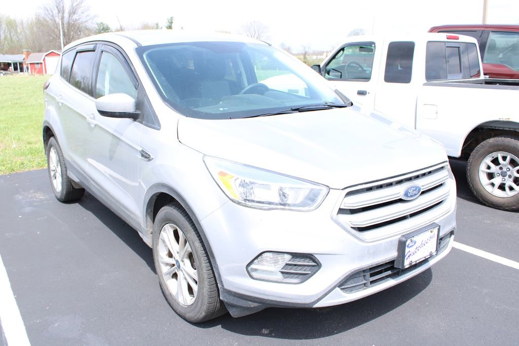 Used 2019 Ford Escape SE image 3
