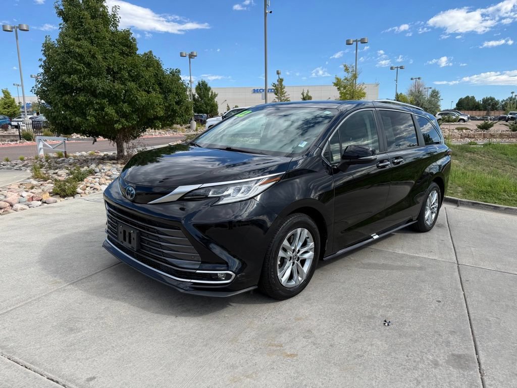 Used 2022 Toyota Sienna Limited AWD/4WD image 3