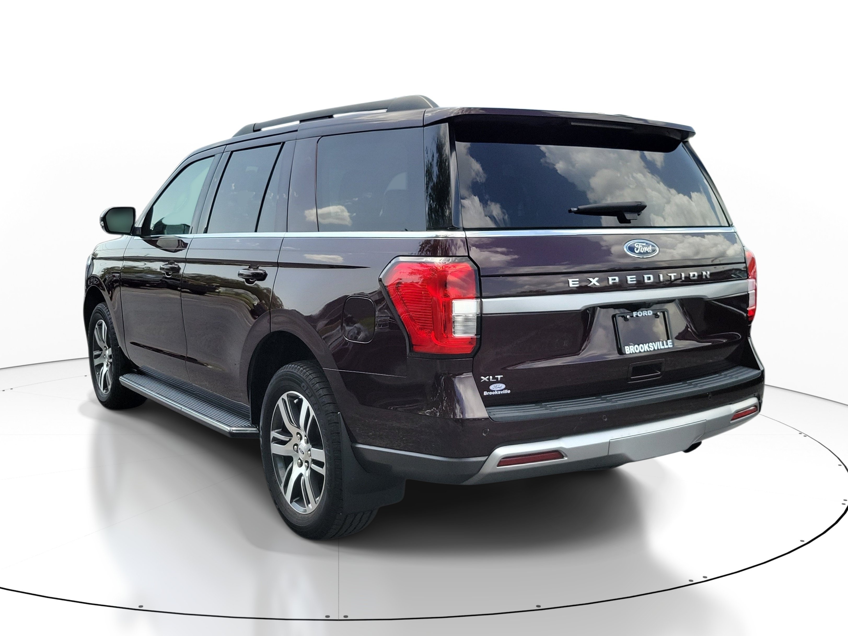 Used 2023 Ford Expedition XLT RWD image 4