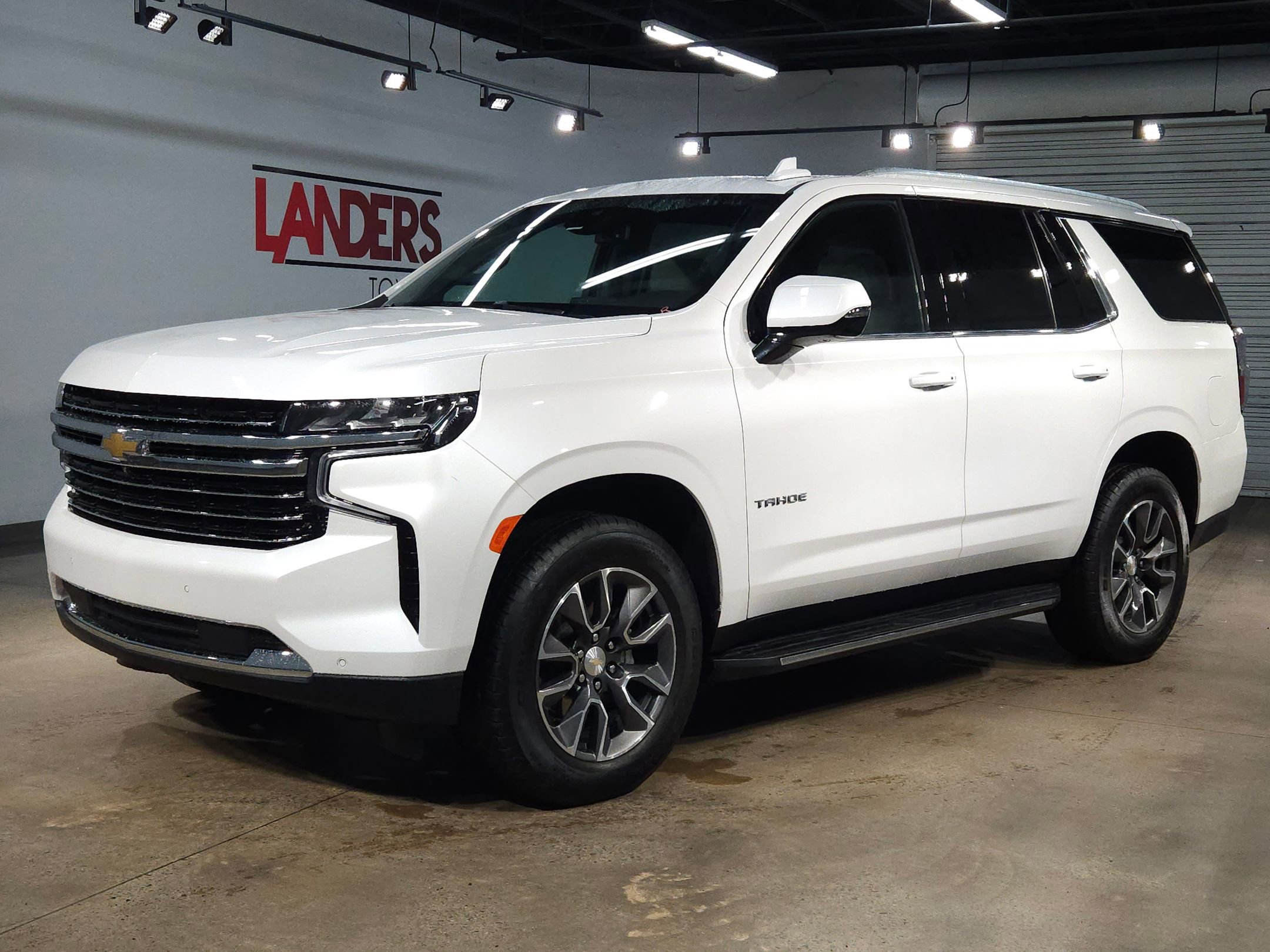 Used 2023 Chevrolet Tahoe LT w/ Luxury Package image 3