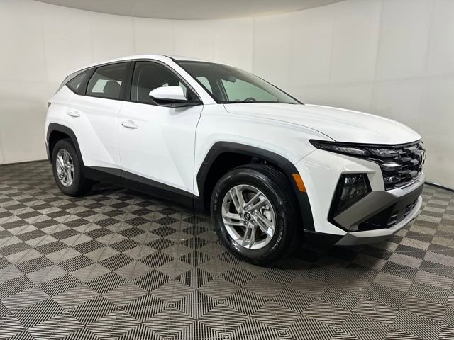 Certified 2025 Hyundai Tucson SE image 2