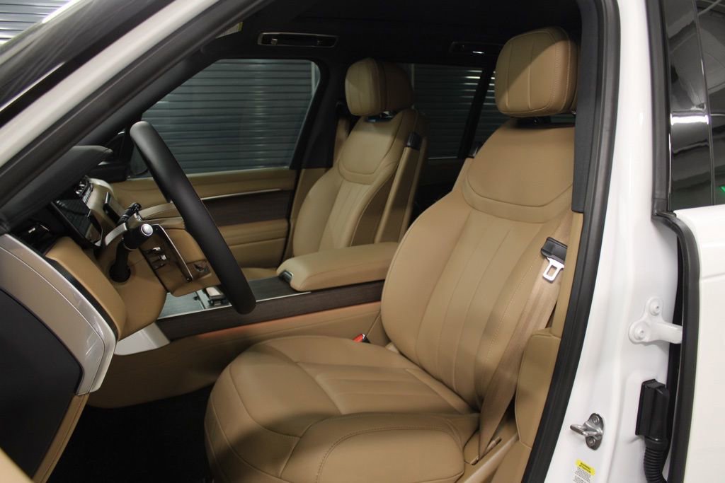 Used 2025 Land Rover Range Rover SE image 5