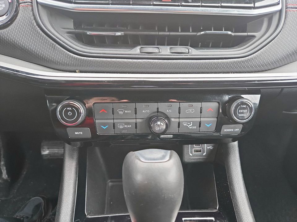 Used 2025 Jeep Compass Trailhawk image 25