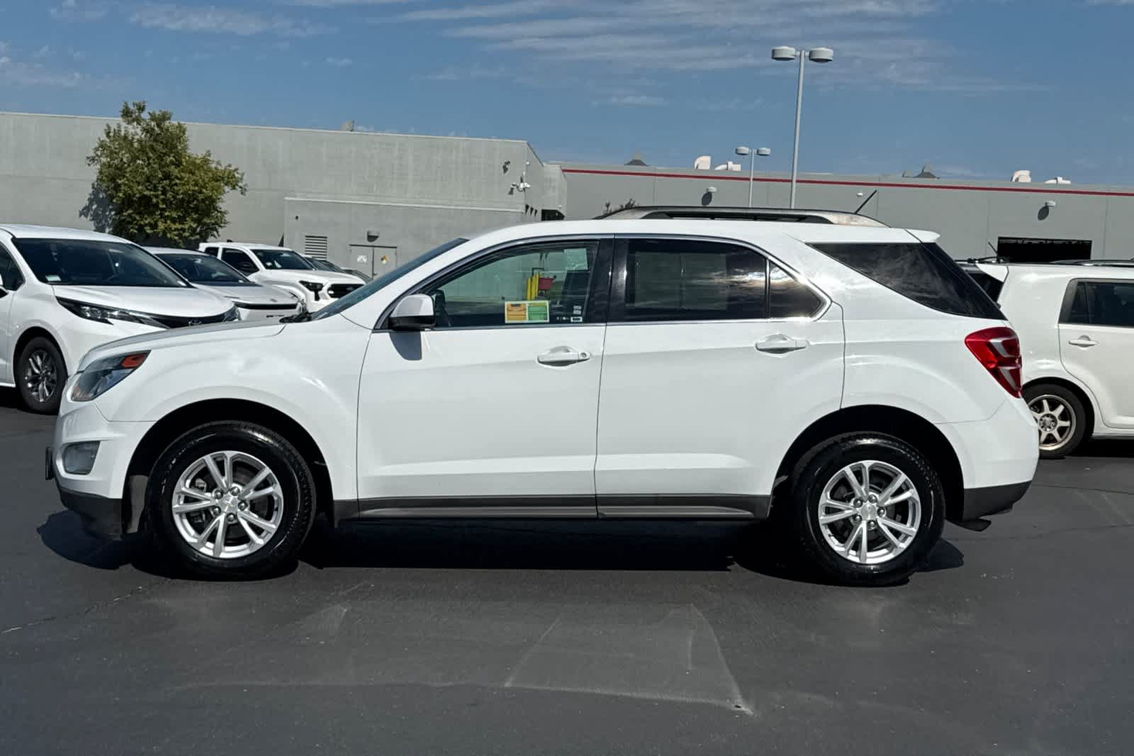 Used 2017 Chevrolet Equinox LT w/ Convenience Package FWD image 9