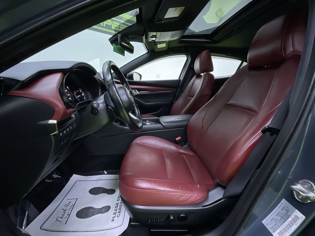 Used 2021 MAZDA MAZDA3 Hatchback w/Premium Plus Pkg image 16