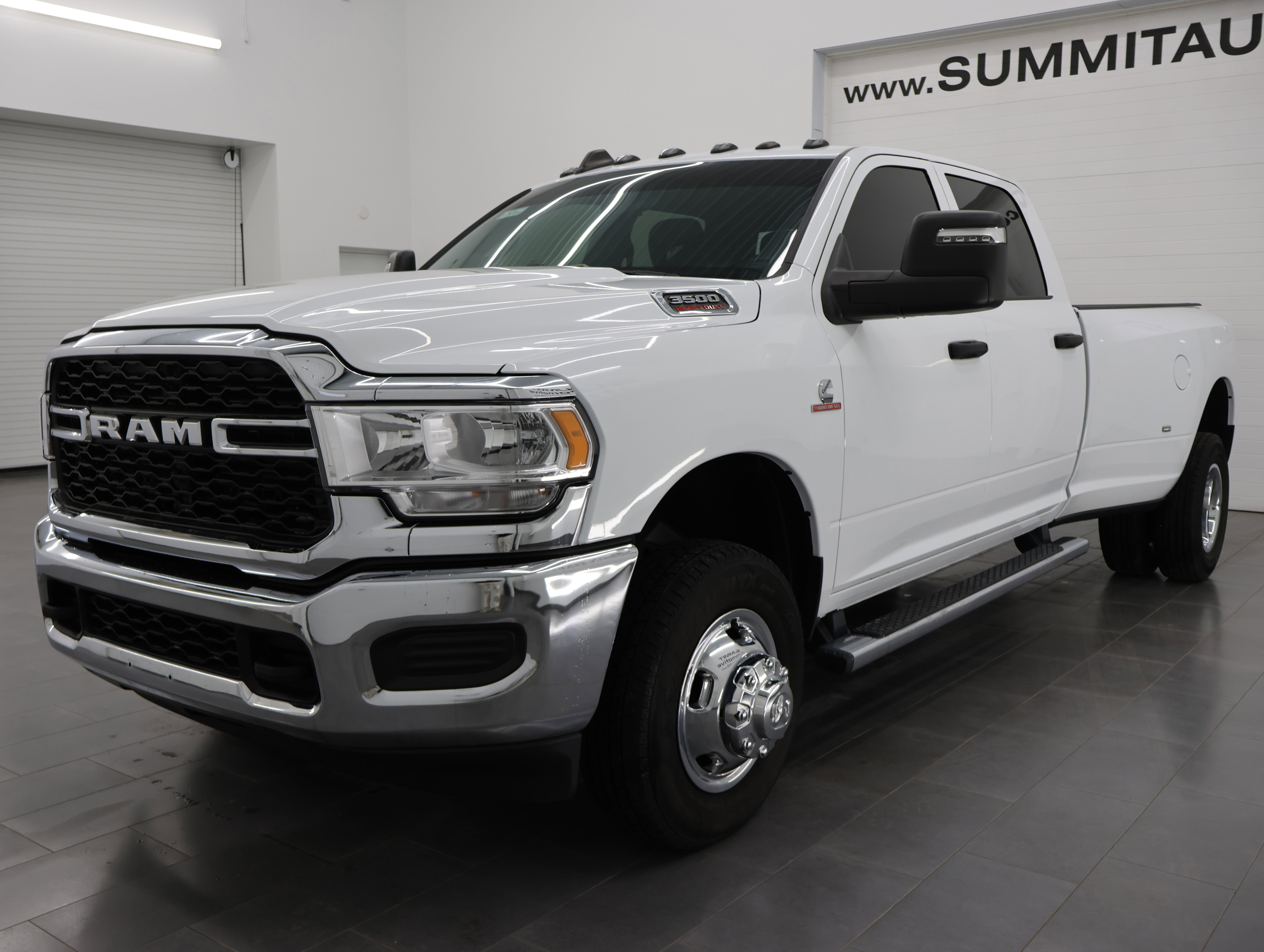 Used 2024 RAM 3500 Tradesman w/ Chrome Appearance Group image 7