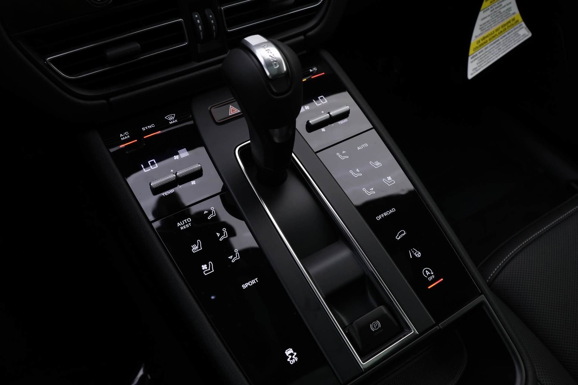 Used 2025 Porsche Macan AWD/4WD image 7
