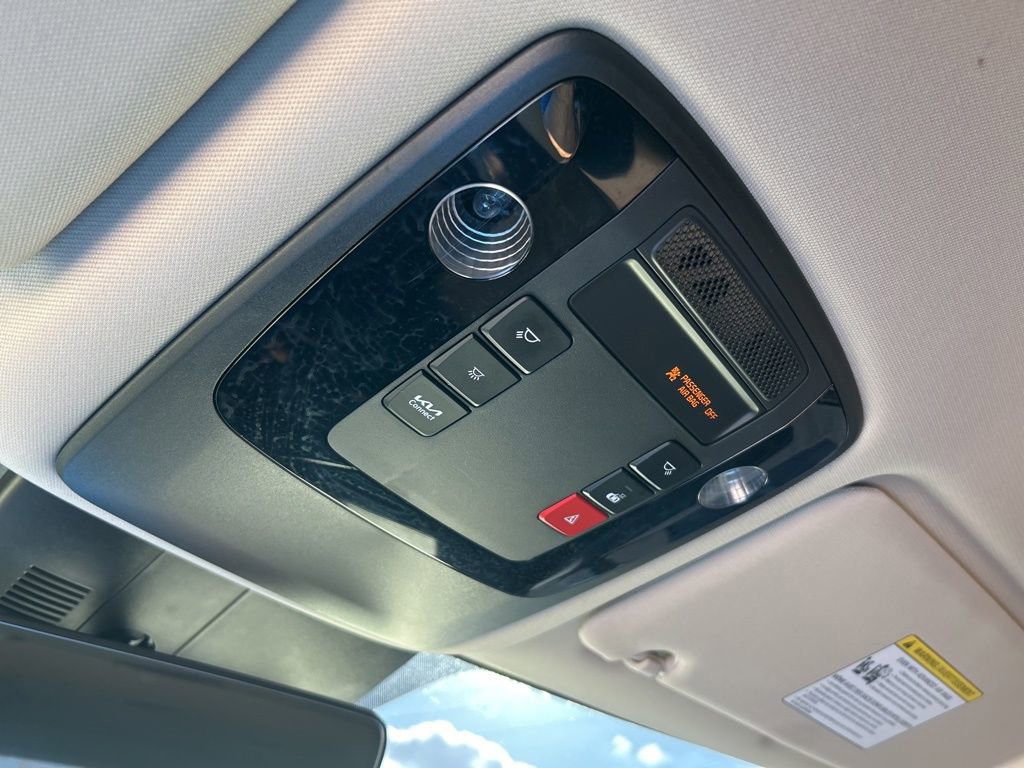 Used 2023 Kia Carnival EX image 43