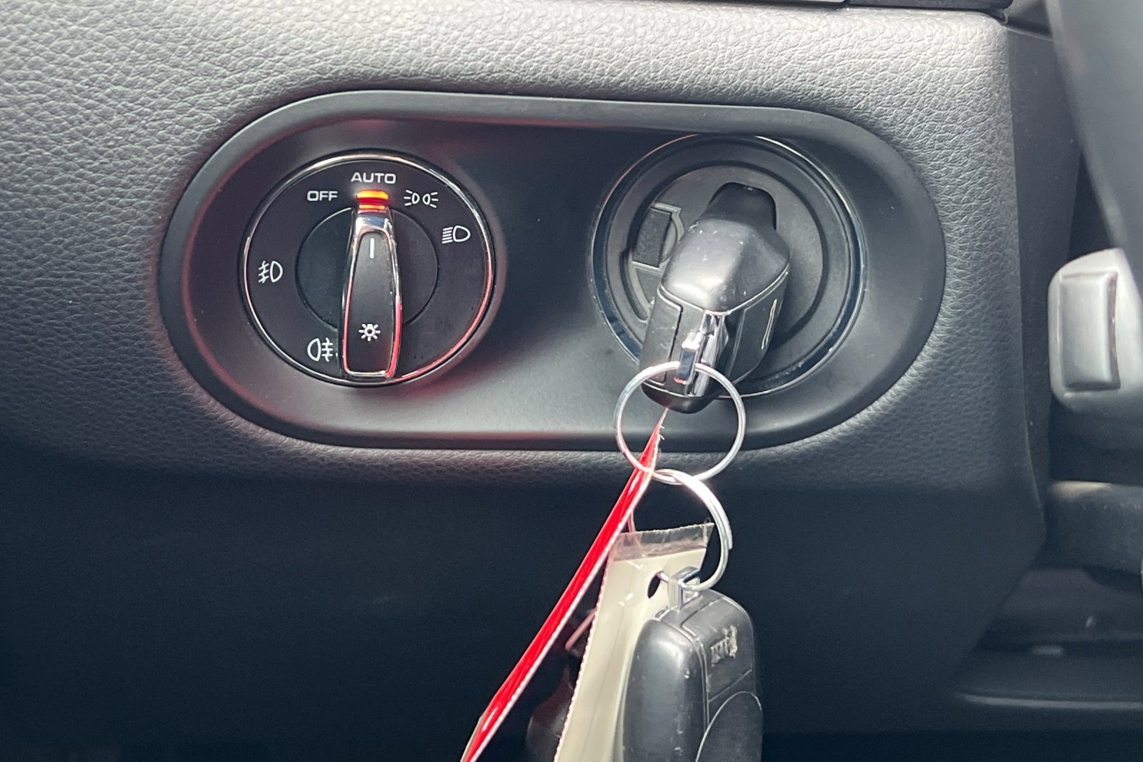 Used 2018 Porsche Macan image 38