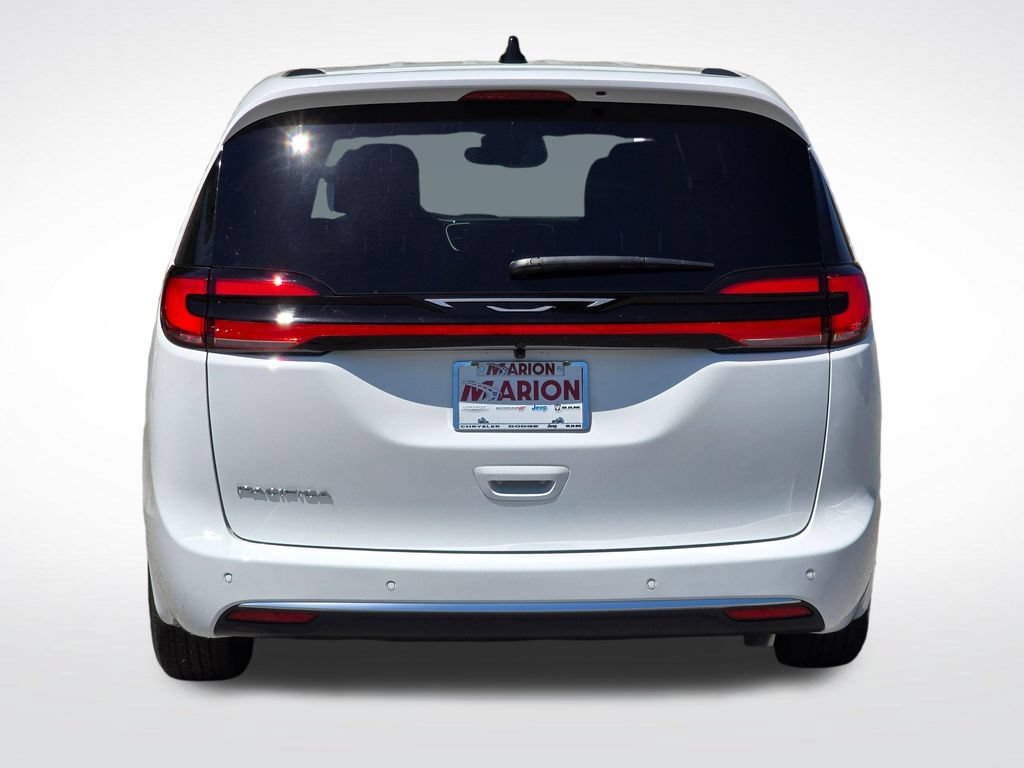 New 2027 Chrysler Pacifica Select FWD image 16