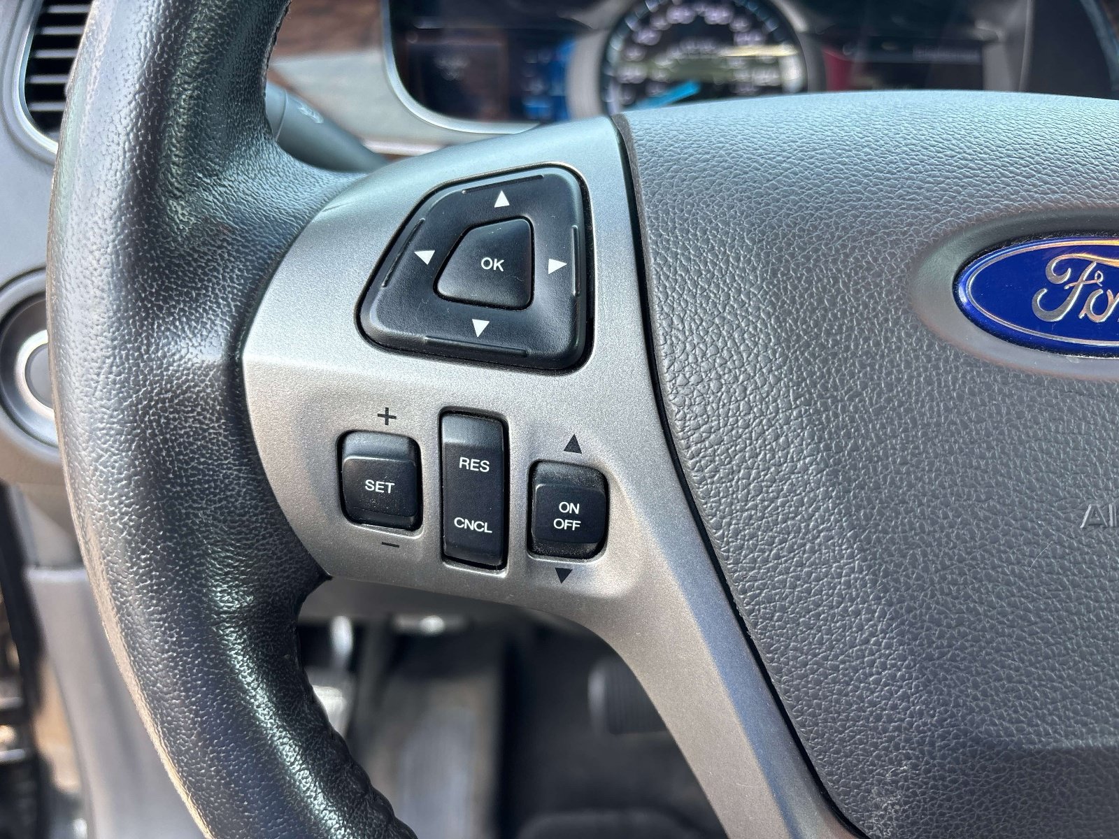 Used 2014 Ford Taurus Limited FWD image 17