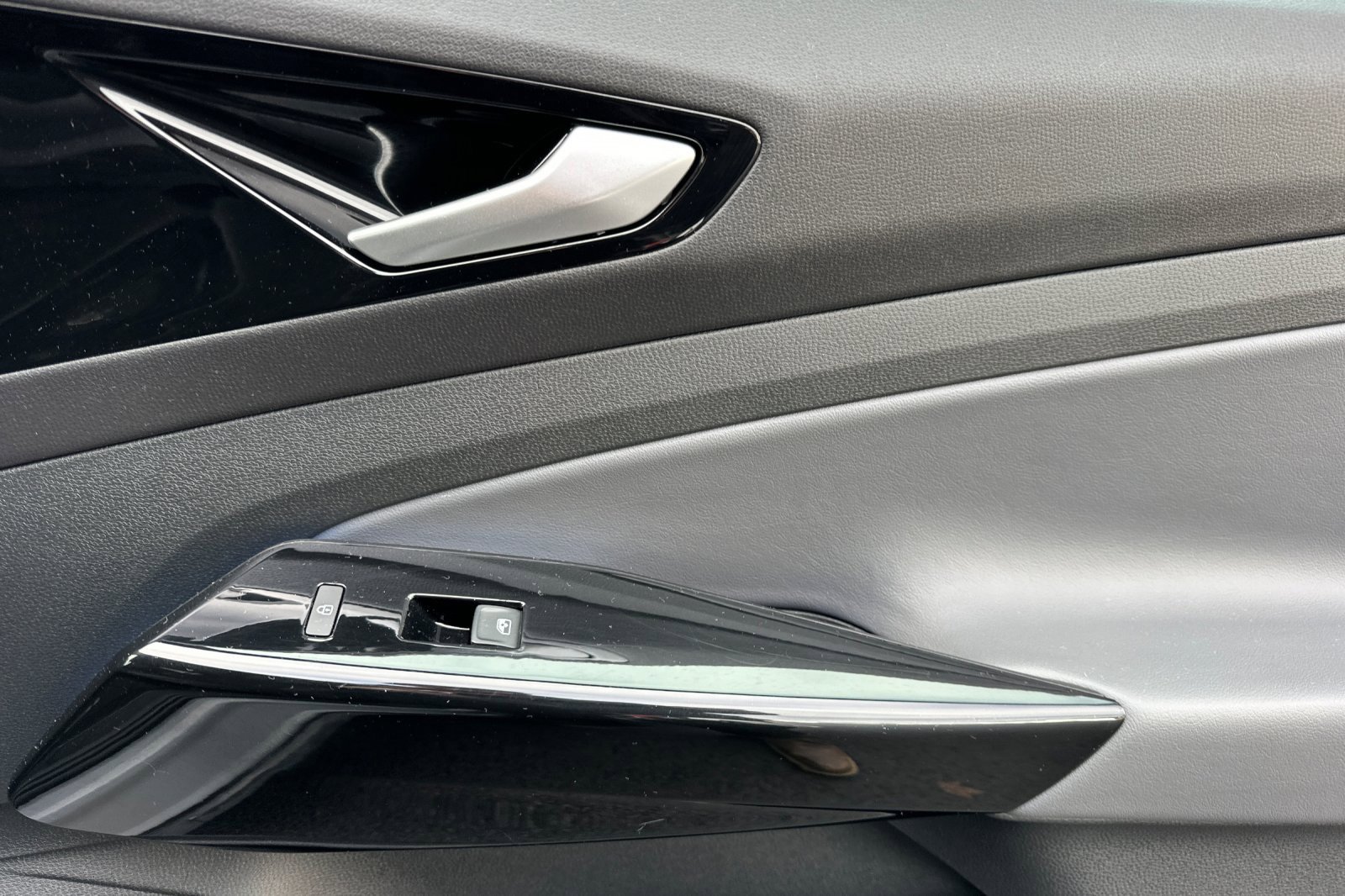 Used 2021 Volkswagen ID.4 Pro w/ ID.4 Protection Package (IPT) image 19