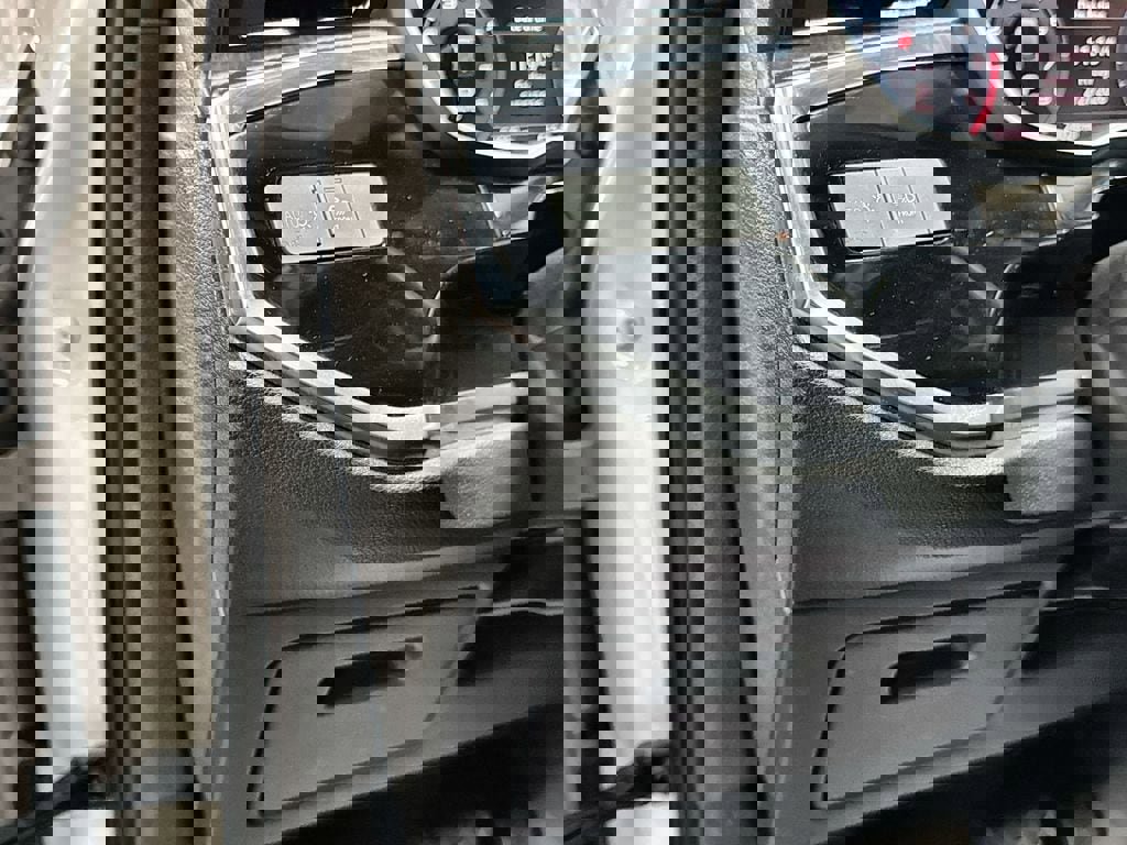 Used 2025 Audi Q3 2.0T Premium image 15