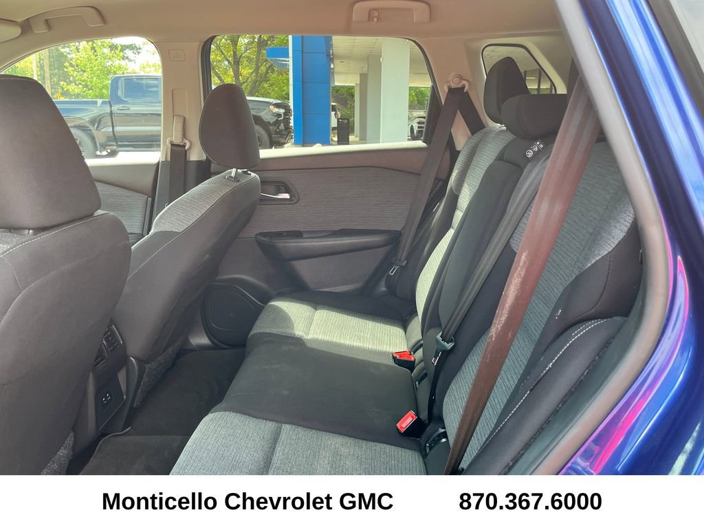 Used 2023 Nissan Rogue SV image 25