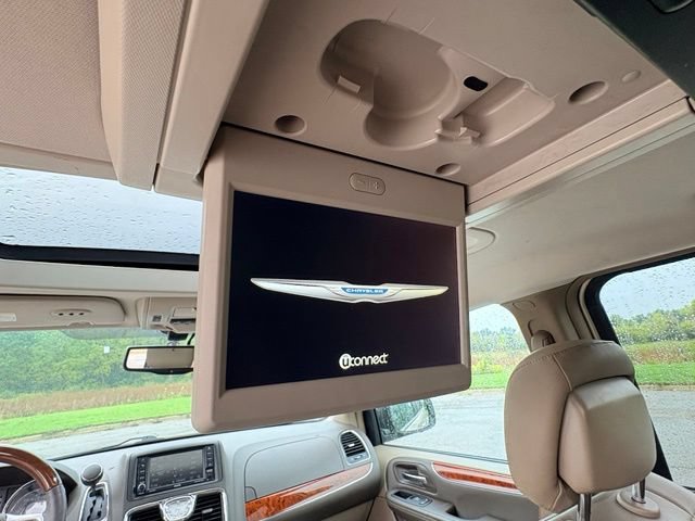 Used 2016 Chrysler Town & Country Limited Platinum w/ Trailer Tow Group FWD image 12
