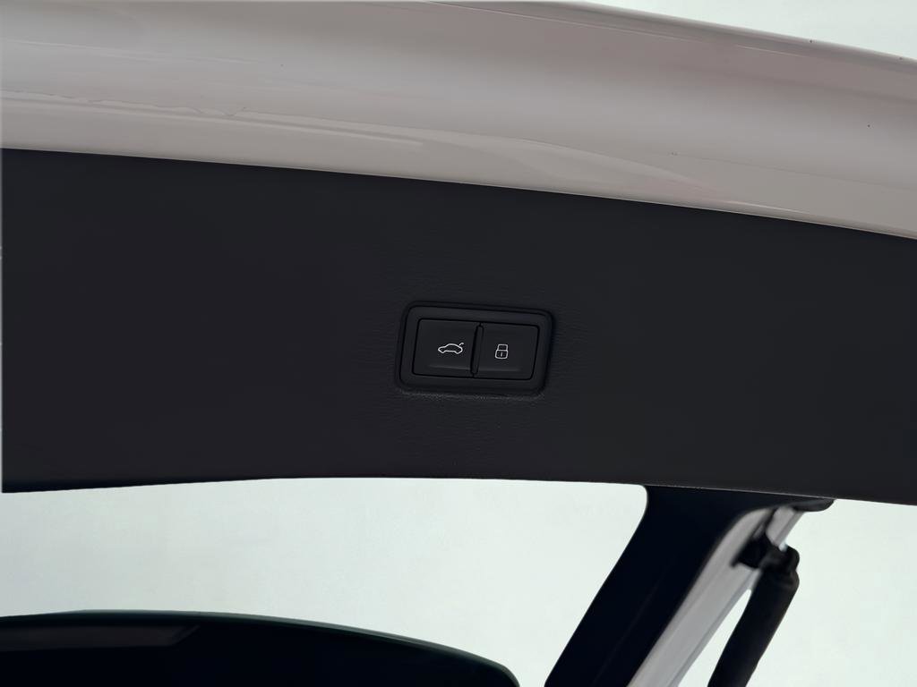 Used 2019 Audi Q8 Prestige w/ Luxury Package image 25