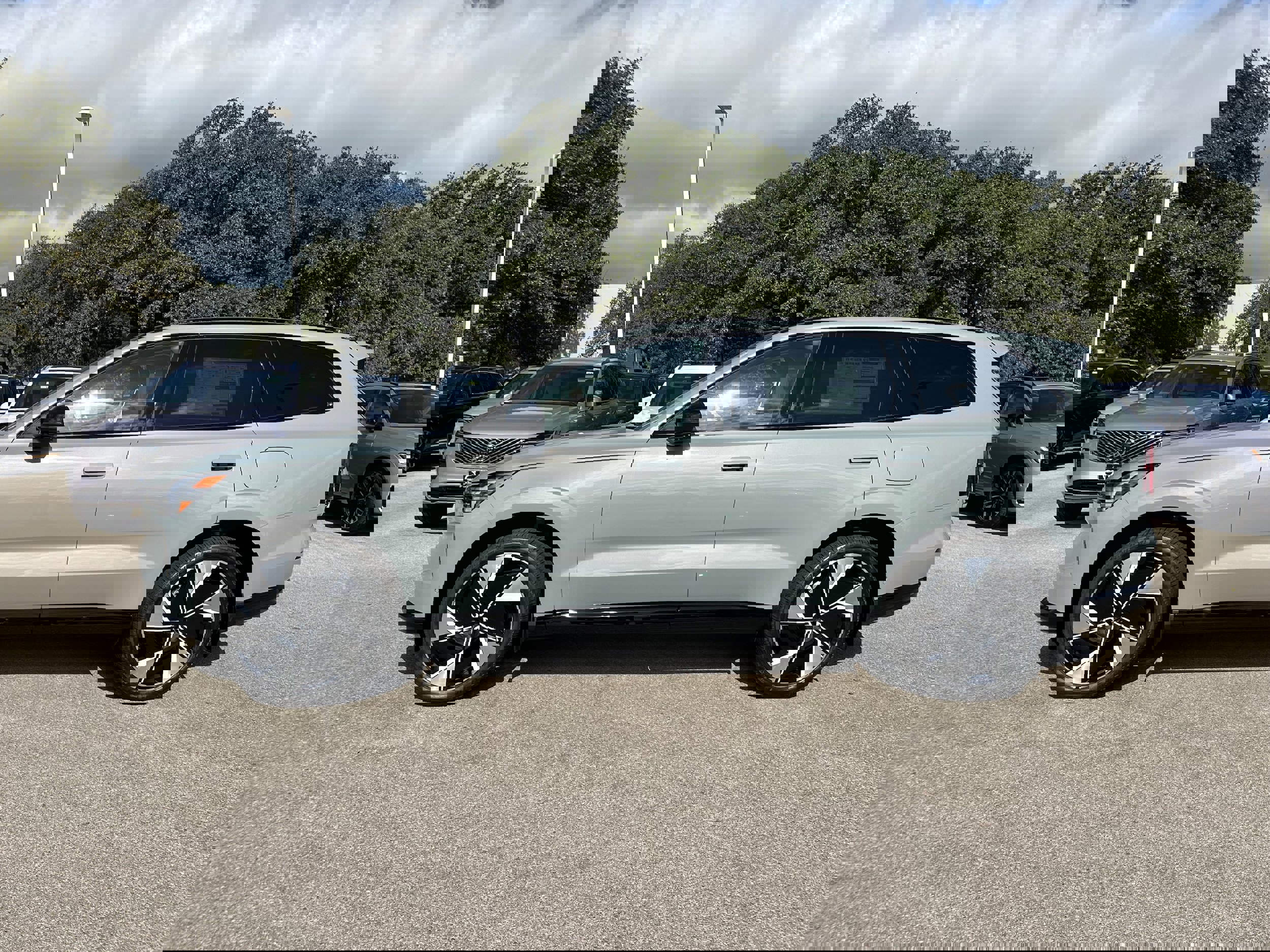 New 2025 Volvo EX90 Plus image 3