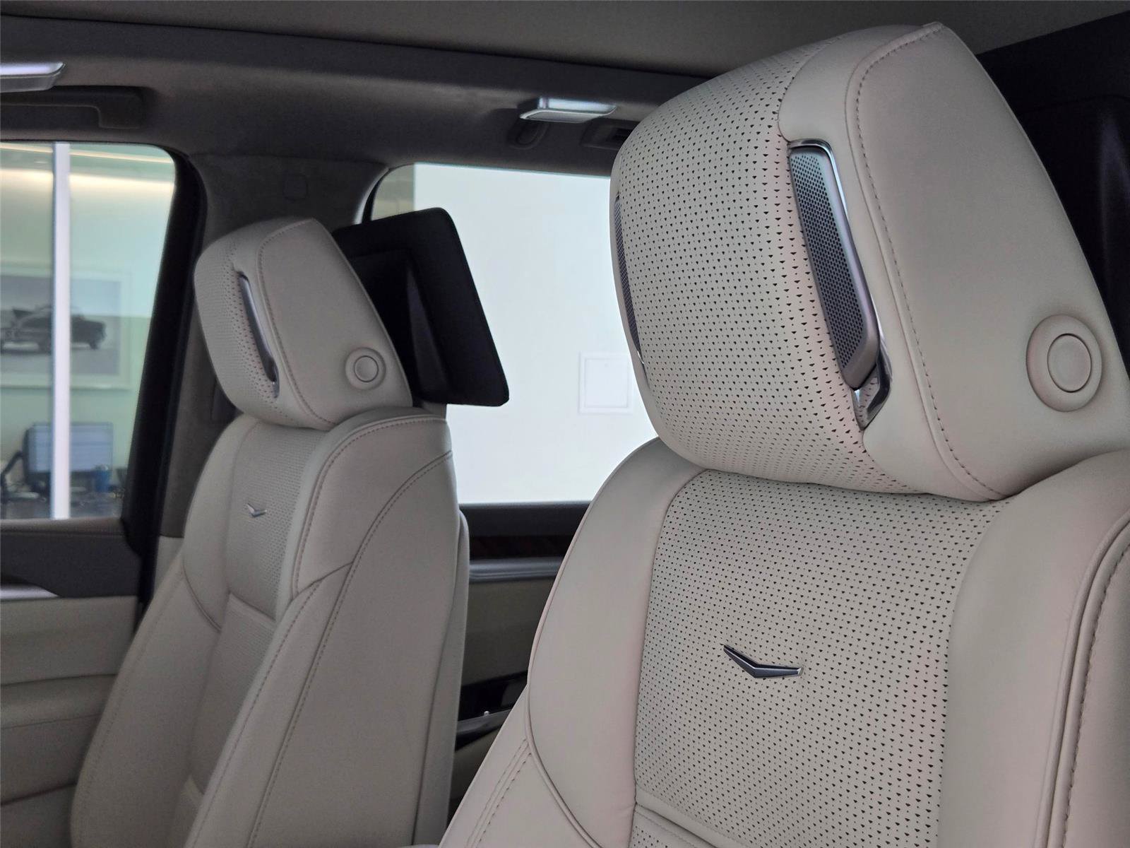 New 2026 Cadillac Escalade ESV Platinum Sport w/ LPO, Floor Liner Package AWD/4WD image 12