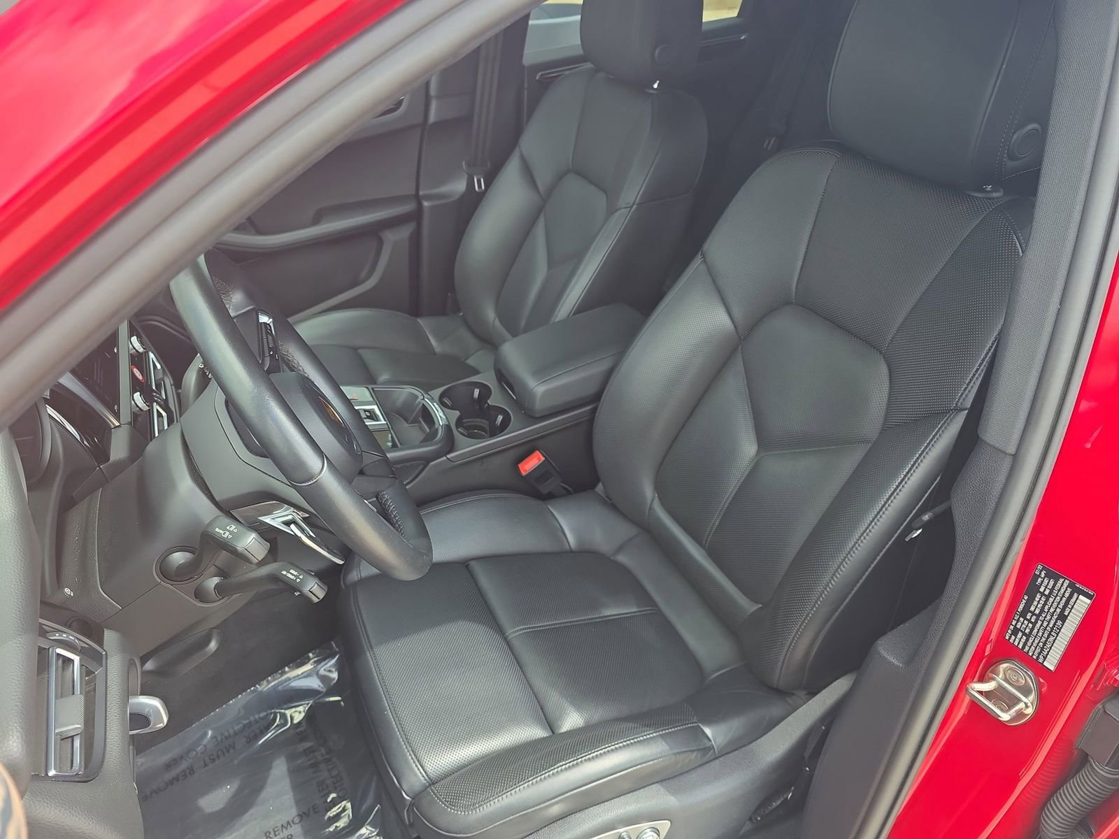 Certified 2022 Porsche Macan image 5