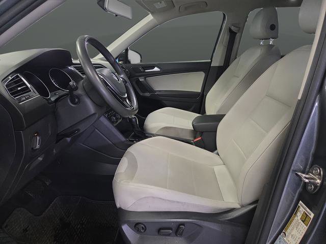 Used 2020 Volkswagen Tiguan SE w/ Panoramic Sunroof Package image 4